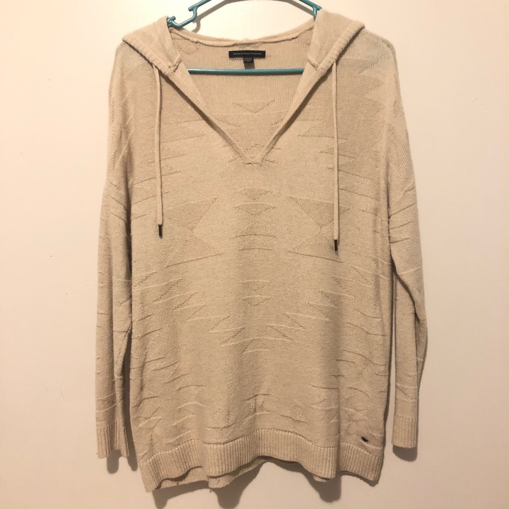 American Eagle Cream patterned knit sweater